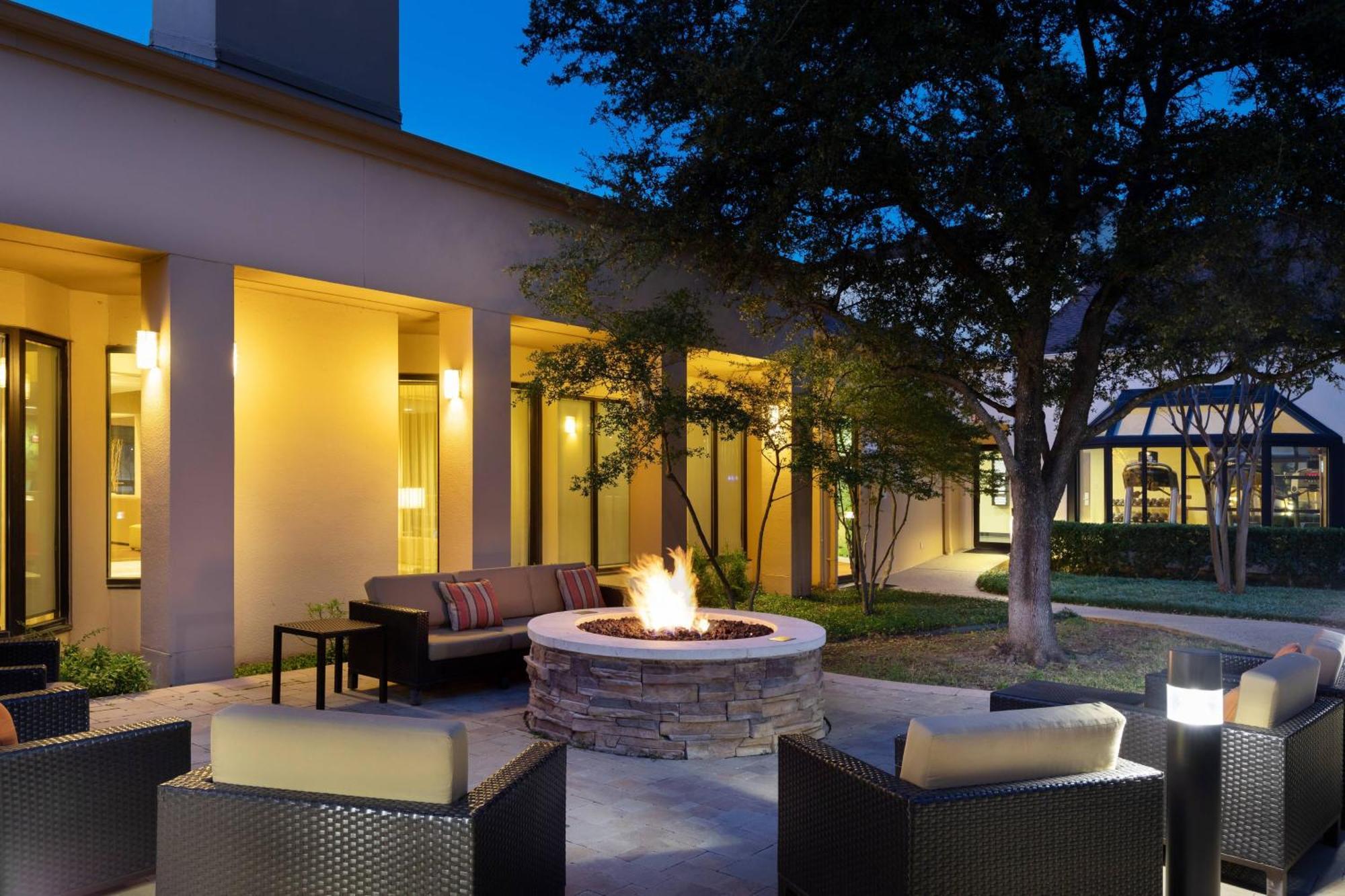Courtyard By Marriott Dallas-Fort Worth/Bedford Exterior foto